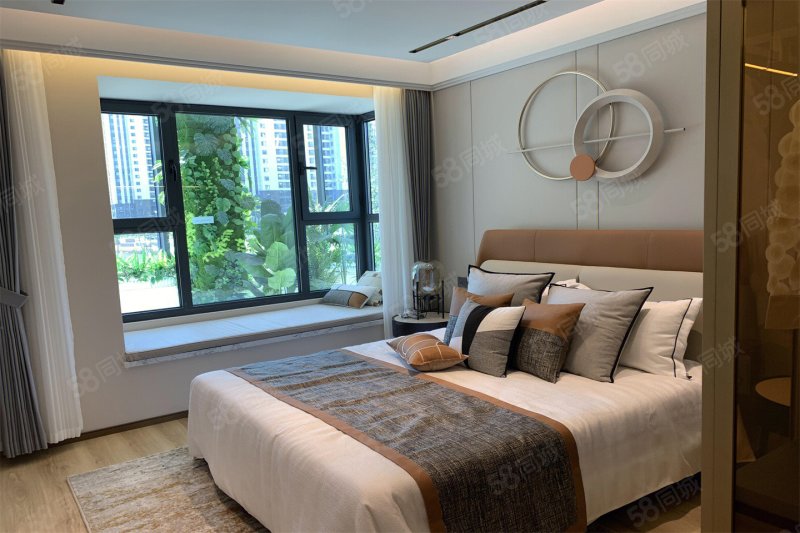 松贵府单价8千多好楼层西边户122万，带车位，带储藏室。