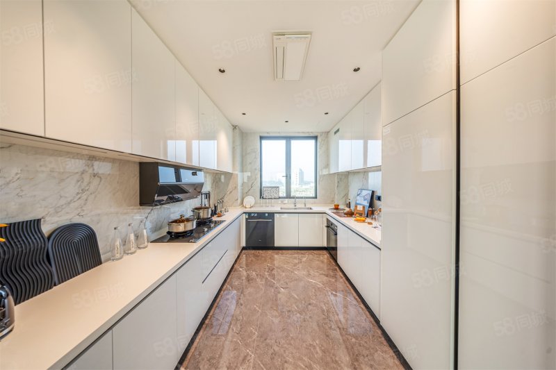 润和大泽湖4室2厅197㎡296万二手房图片