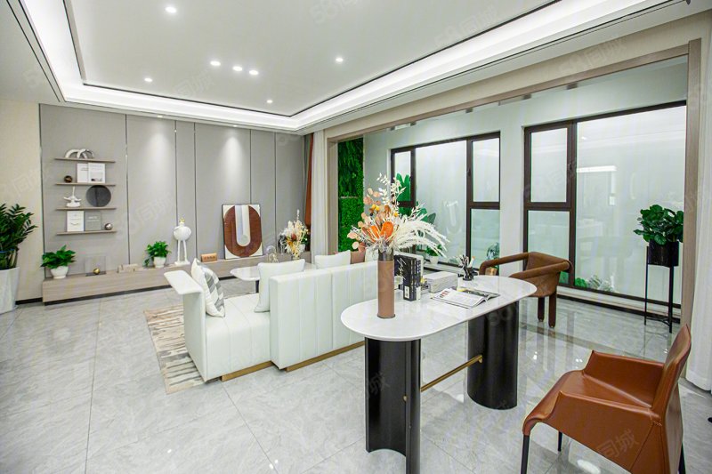 中海外·江与城4室2厅2卫141㎡南北89万