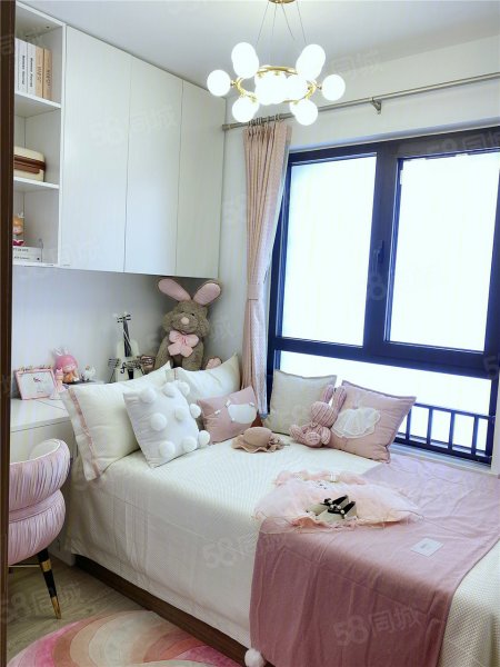 京能·西山印4室2廳2衛(wèi)115㎡南北339萬