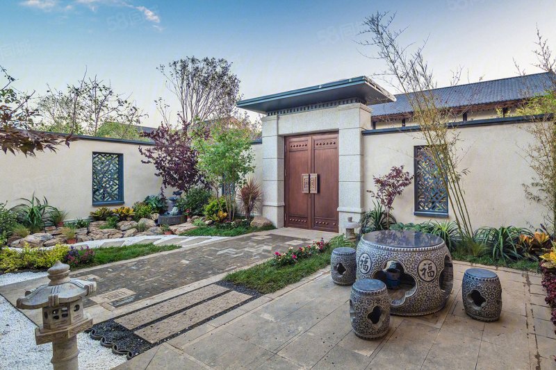 10万入住莲花山别墅,依山傍水紫气东来环境  好